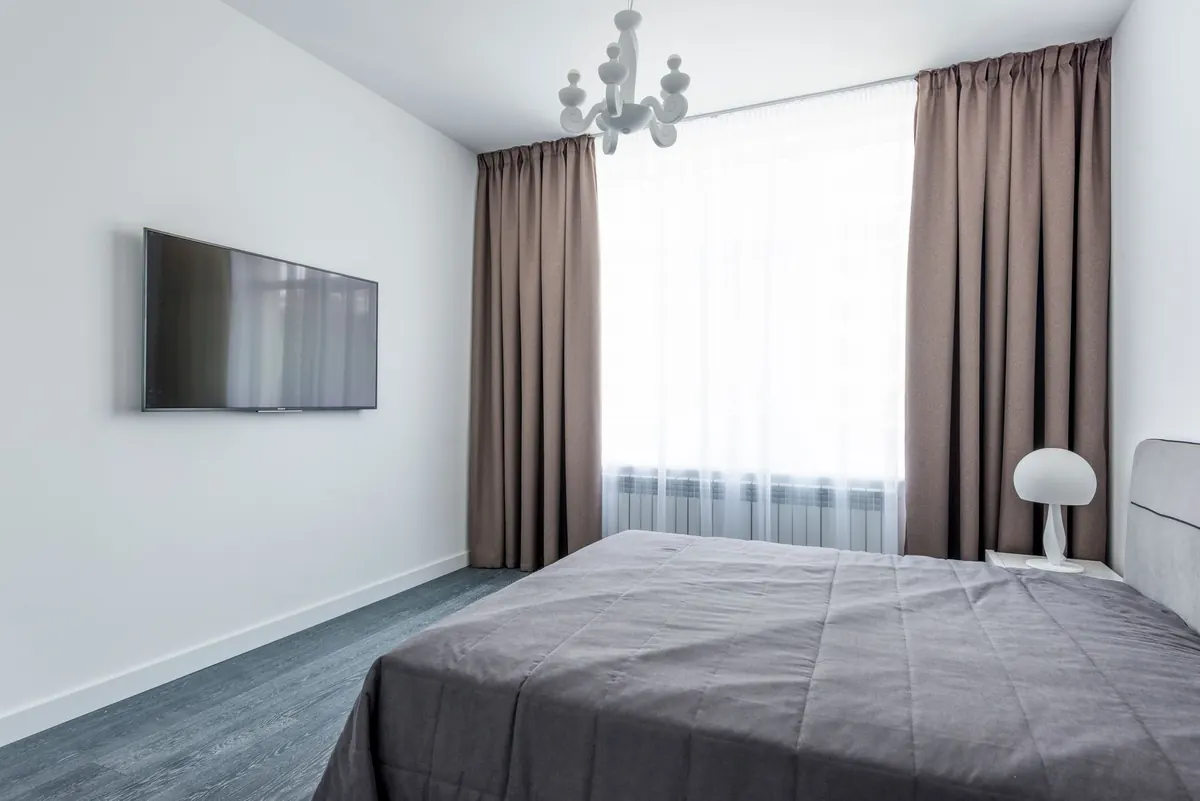 Blackout Curtains vs. Eye Masks: Which Is Better for British Summer Nights?