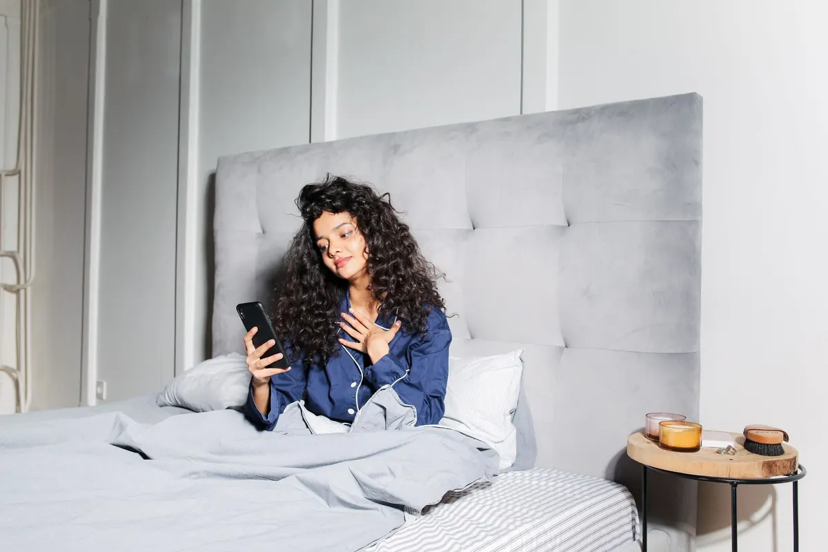 The 20-Minute Digital Sunset: A Beginner's Guide to Unplugging Before Bed
